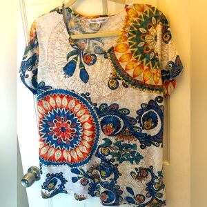 Women’s scoop neck tee